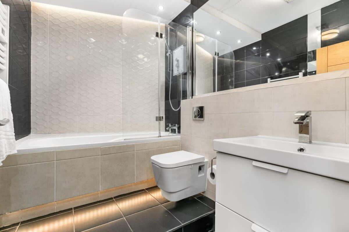 Spacious 1 Bedroom Apartment In Central Woking Zewnętrze zdjęcie