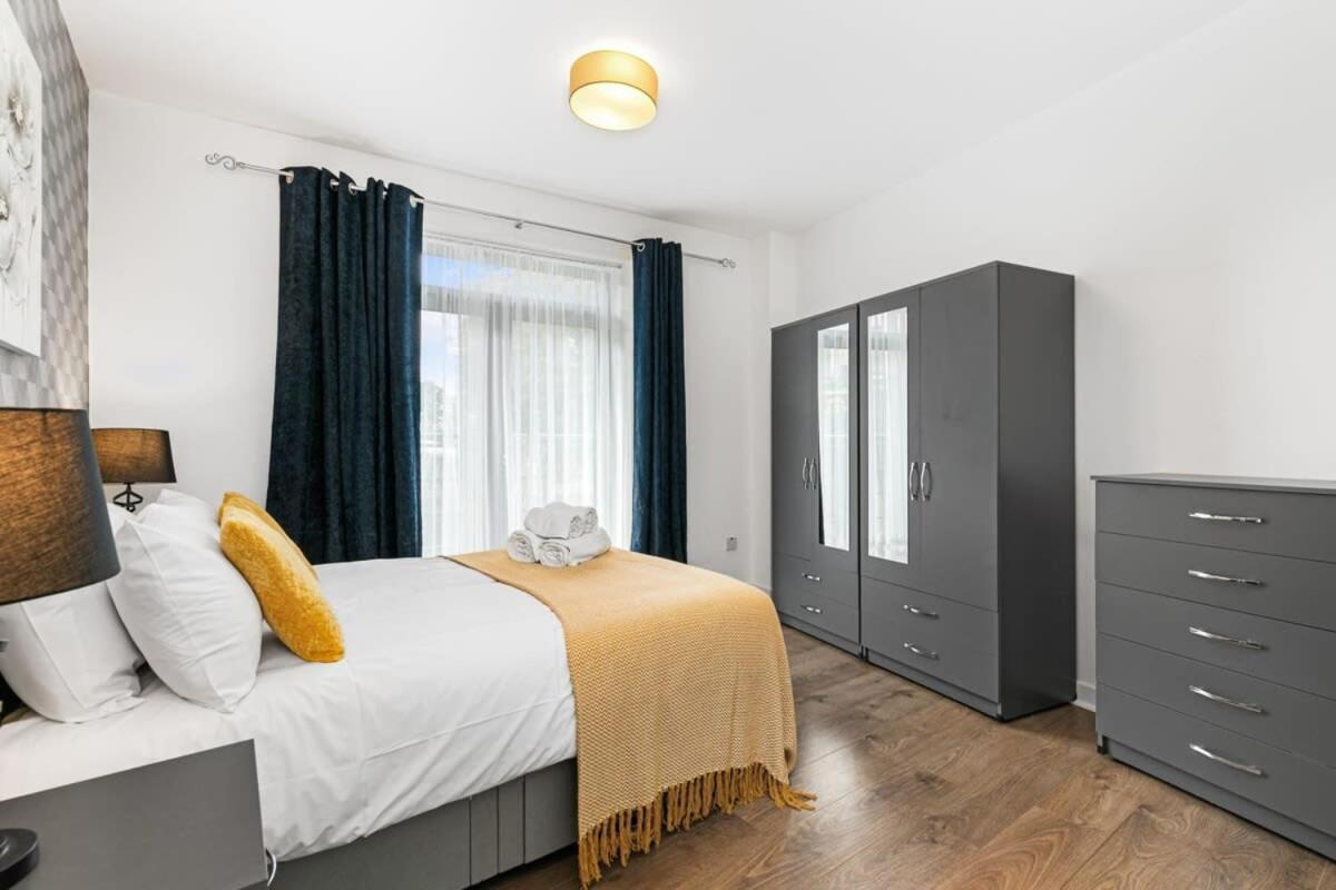 Spacious 1 Bedroom Apartment In Central Woking Zewnętrze zdjęcie