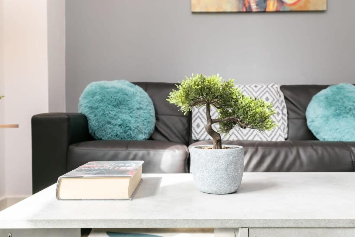 Spacious 1 Bedroom Apartment In Central Woking Zewnętrze zdjęcie